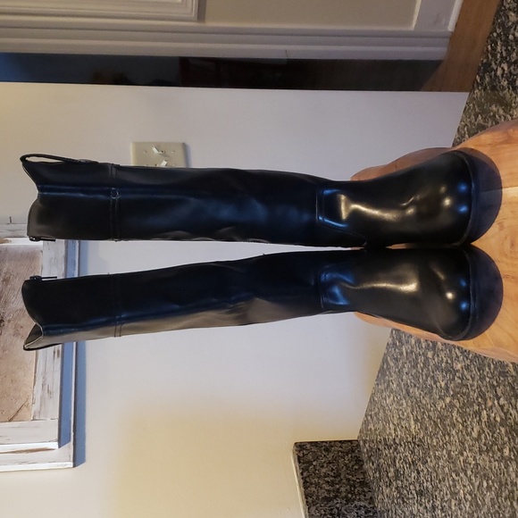 St John's Bay Boot - Picture 3 of 15